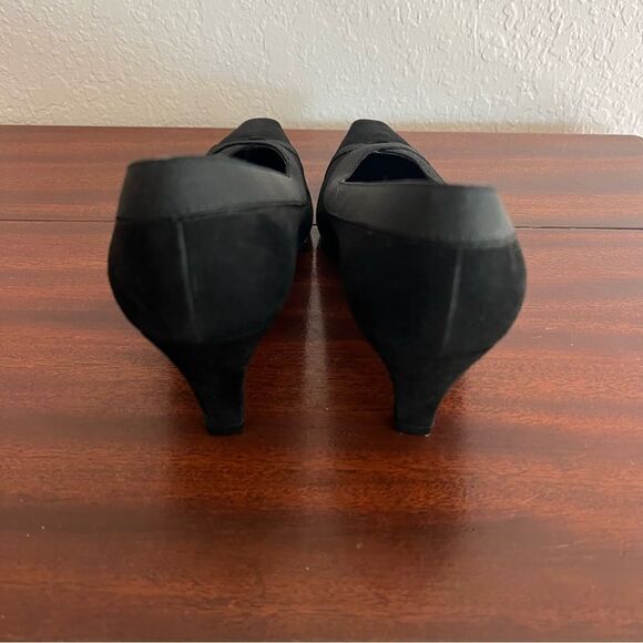 Stuart Weitzman Black Suede Heels w/ Ribbon Details. Sz 6. New w/ imperfections - Picture 5 of 12